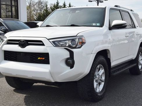 Used 2022 Toyota 4Runner SR5 Premium w/ Moonroof Package AWD/4WD image 3