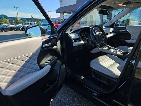 Used 2024 Mitsubishi Outlander SEL AWD/4WD image 16