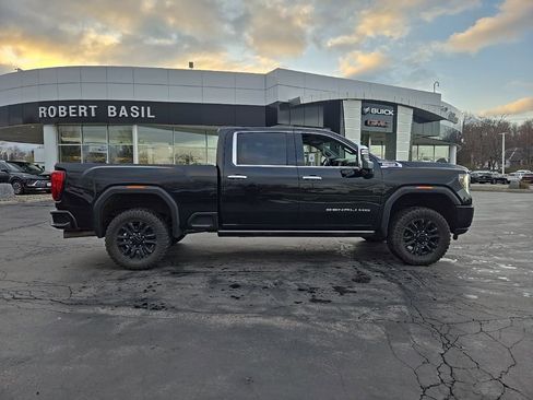 Used 2023 GMC Sierra 3500 Denali w/ Denali Black Diamond Edition image 6