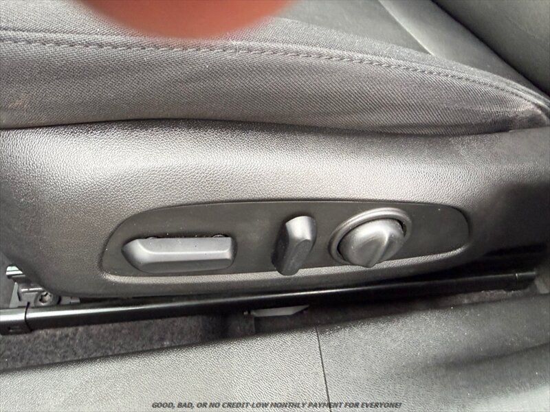 Used 2017 Chevrolet Malibu LT FWD image 26