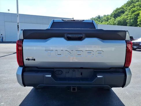 Used 2022 Toyota Tundra SR5 w/ SR5 Convenience Package AWD/4WD image 7