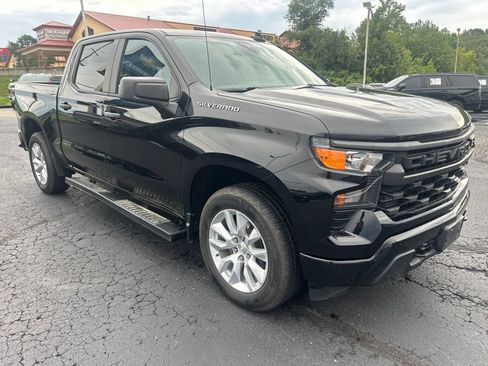 Used 2023 Chevrolet Silverado 1500 Custom AWD/4WD image 3