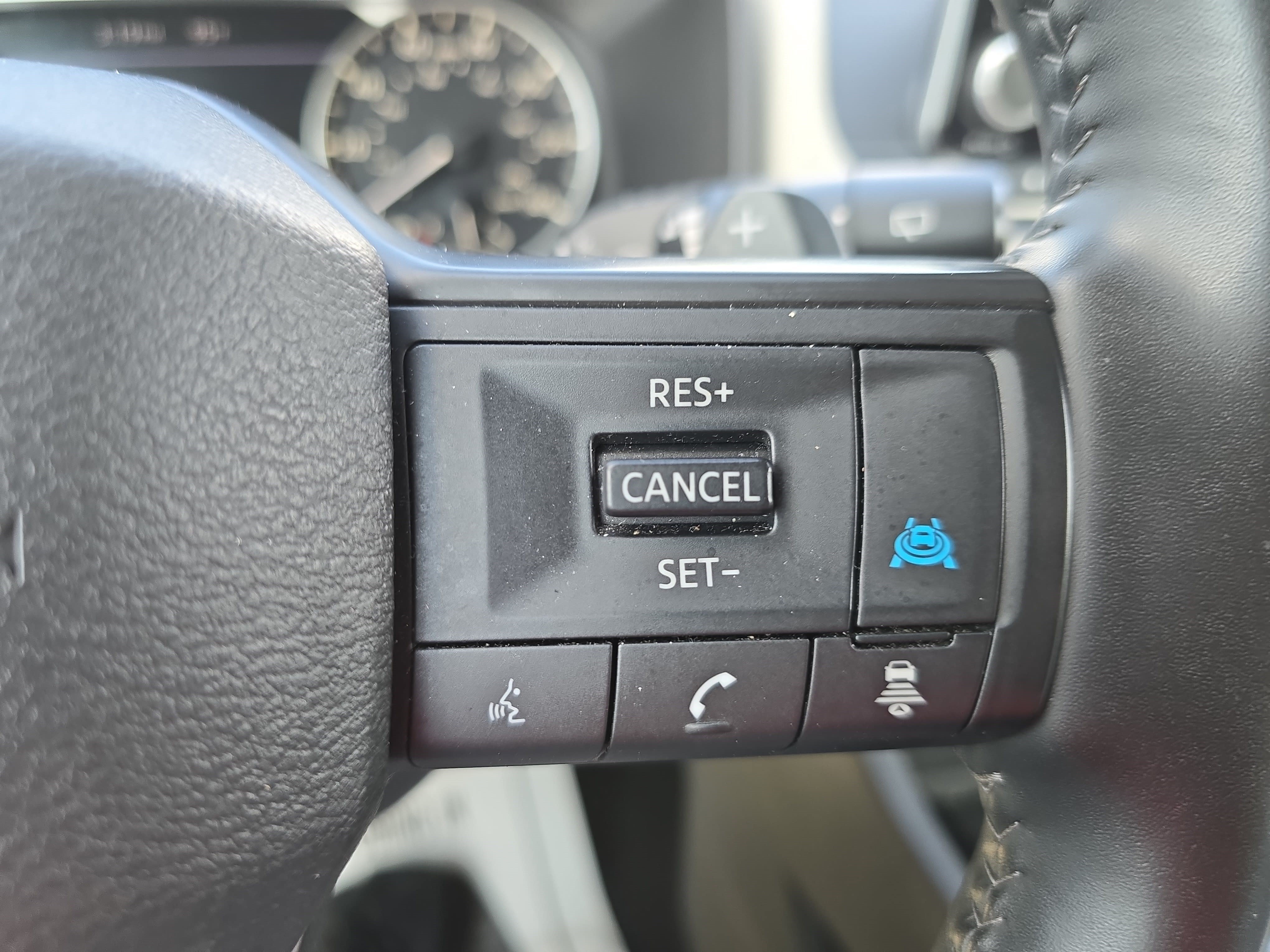 Used 2025 Nissan Rogue SV AWD/4WD image 18