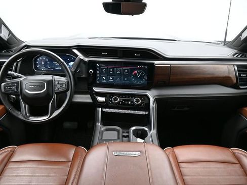 Used 2025 GMC Sierra 2500 Denali Ultimate image 12