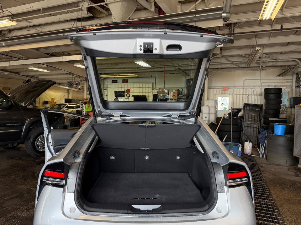 Certified 2025 Toyota Prius XLE FWD image 19