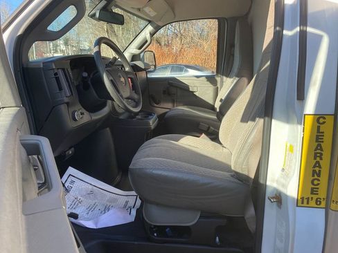 Used 2021 Chevrolet Express 3500 Work Van image 12