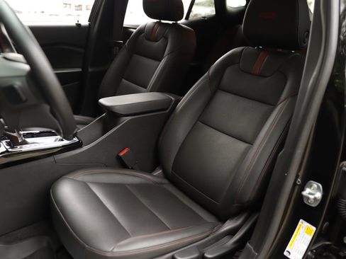 Used 2025 Chevrolet Trax RS w/ Sunroof Package FWD image 21