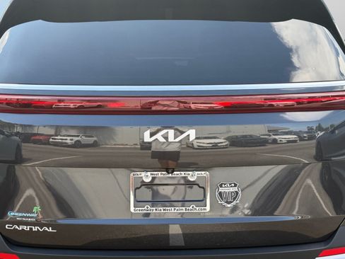 Used 2025 Kia Carnival FWD image 43