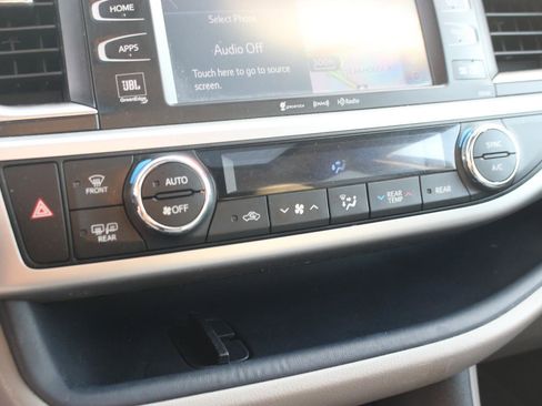 Used 2016 Toyota Highlander Limited image 27