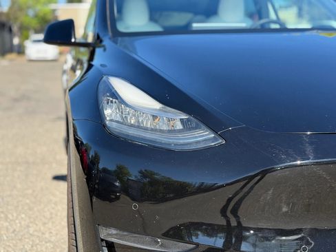 Used 2021 Tesla Model Y Long Range image 10