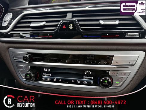 Used 2021 BMW 750i xDrive w/ Luxury Rear Seating Package image 18