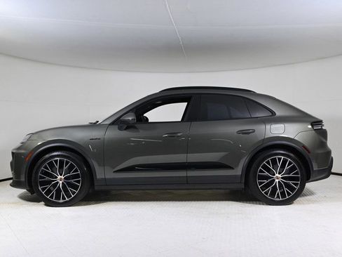 Certified 2025 Porsche Macan 4 Electric image 2