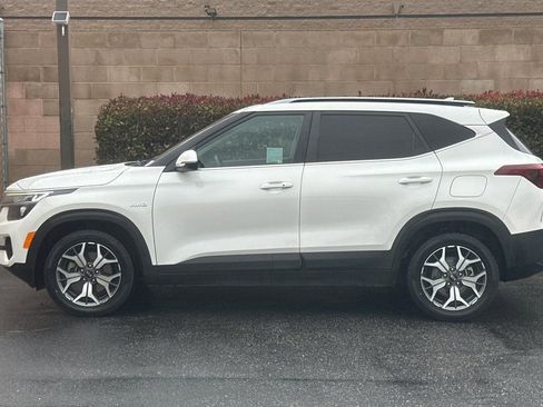 Used 2021 Kia Seltos EX image 7