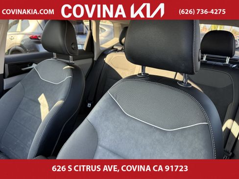 Used 2023 Volkswagen Taos SE image 16