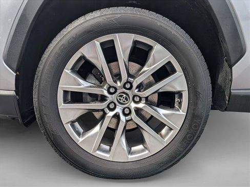Used 2019 Toyota RAV4 XLE Premium FWD image 21