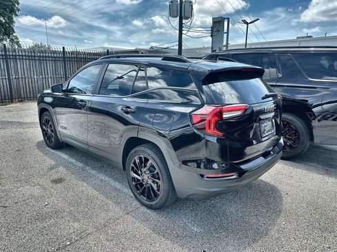 Used 2023 GMC Terrain SLE w/ Driver Convenience Package FWD image 3