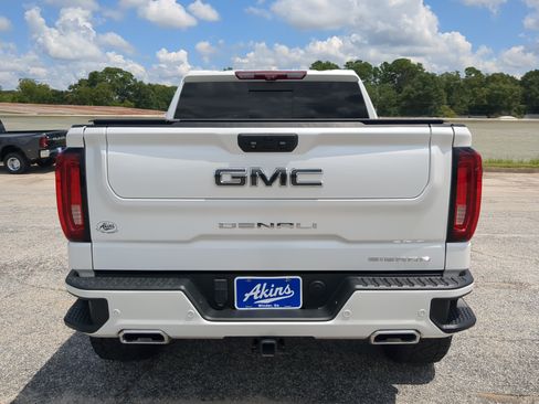 Used 2022 GMC Sierra 1500 Denali Ultimate AWD/4WD image 4