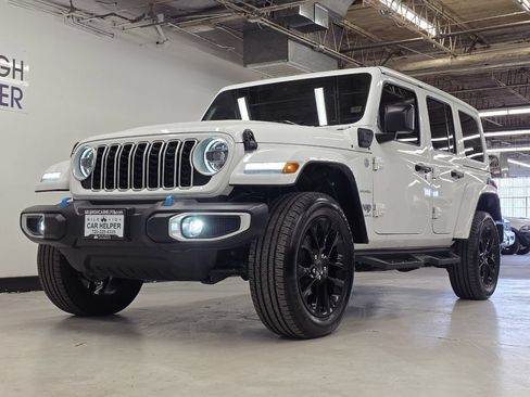 Used 2024 Jeep Wrangler Unlimited Sahara AWD/4WD image 27