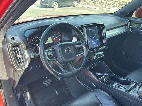 Used 2019 Volvo XC40 T5 Momentum AWD/4WD image 2