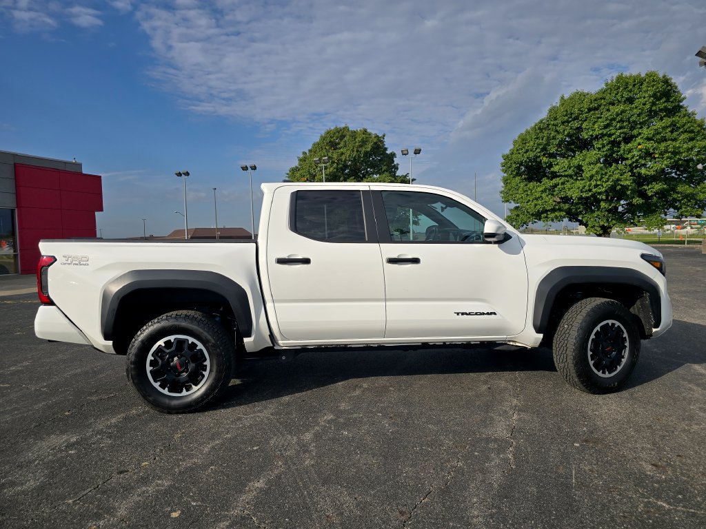 Used 2024 Toyota Tacoma TRD Off-Road AWD/4WD image 16