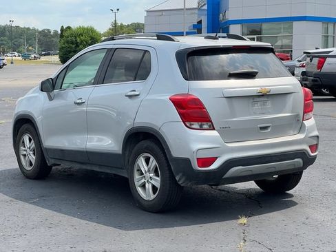 Used 2018 Chevrolet Trax LT w/ LT Convenience Package FWD image 9
