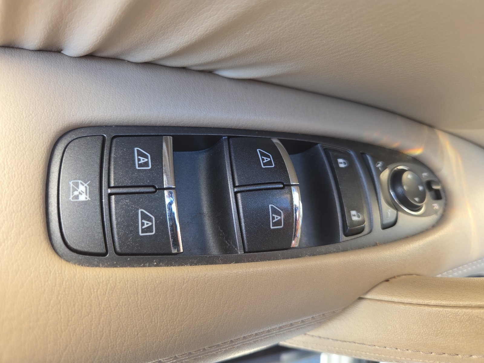 Used 2020 Nissan Armada Platinum w/ Captain's Chairs Package RWD image 16
