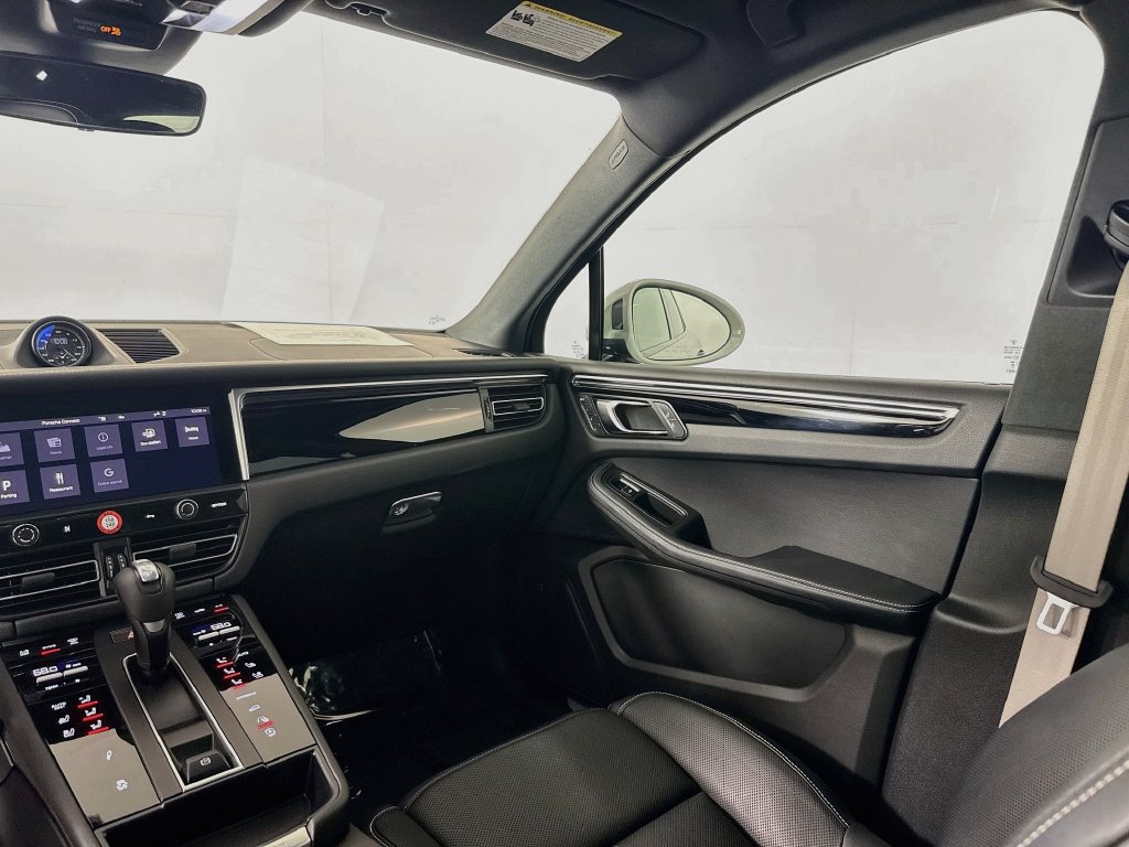 Certified 2024 Porsche Macan S AWD/4WD image 24
