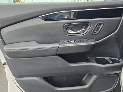 New 2025 Honda Pilot EX-L image 17