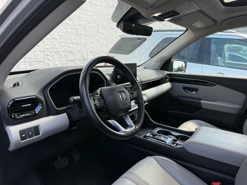 Certified 2024 Honda Pilot Touring image 7