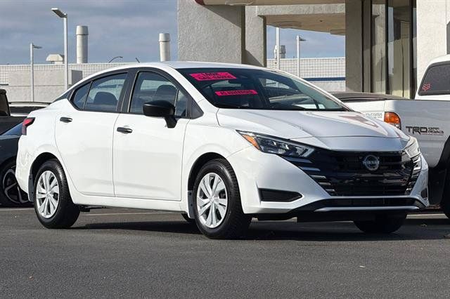 Used 2025 Nissan Versa S w/ Trunk Package FWD image 2