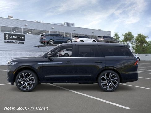 New 2026 Lincoln Navigator Reserve AWD/4WD image 3