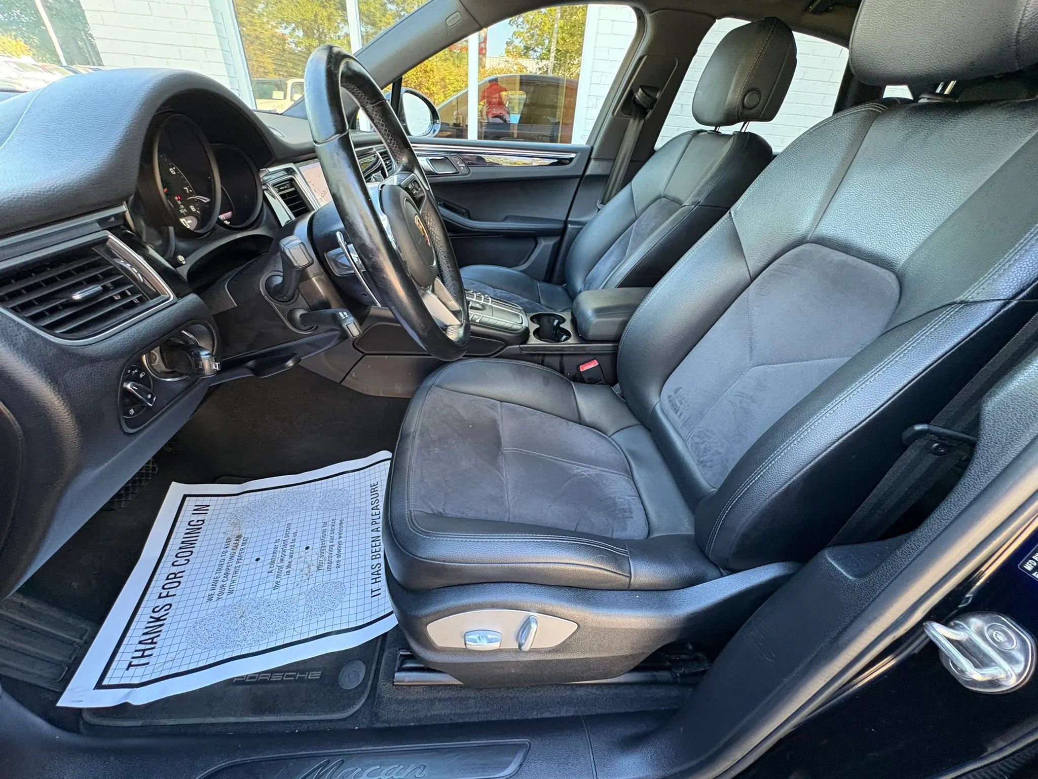 Used 2018 Porsche Macan AWD/4WD image 28
