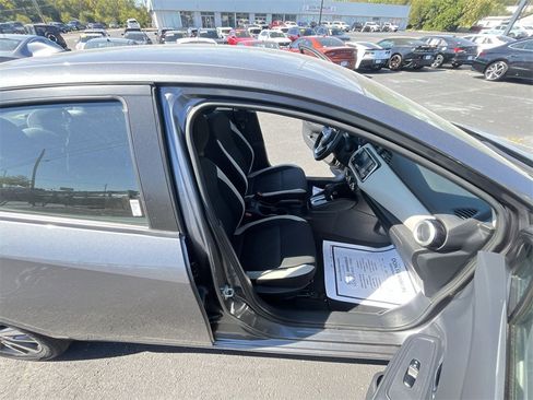 Used 2022 Nissan Versa SV image 23
