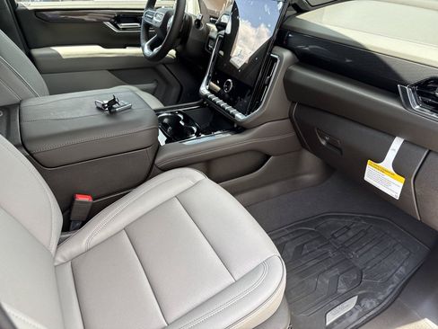 New 2026 GMC Yukon Elevation RWD image 39