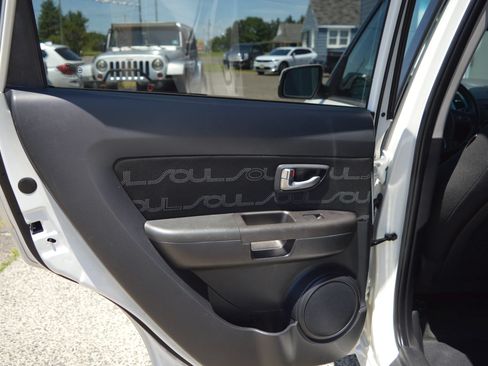 Used 2012 Kia Soul + FWD image 23