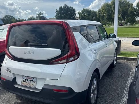 Used 2022 Kia Soul LX w/ Technology Package FWD image 2