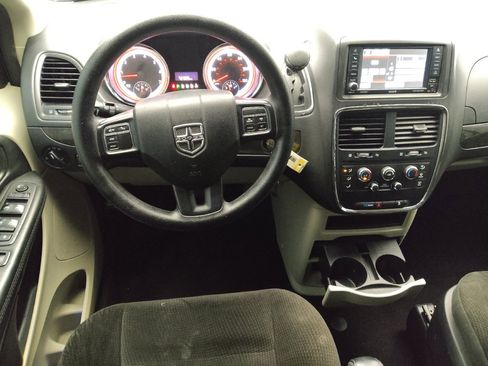 Used 2018 Dodge Grand Caravan SE w/ UConnect Hands-Free Group FWD image 22