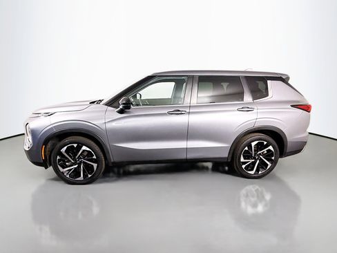 Used 2022 Mitsubishi Outlander SE image 6