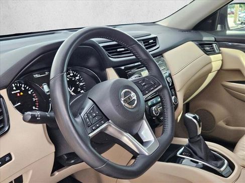 Used 2017 Nissan Rogue SV FWD image 8