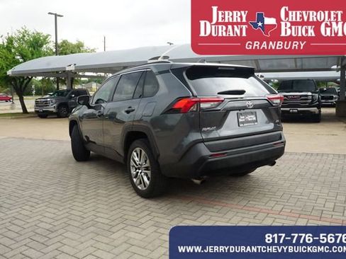Used 2020 Toyota RAV4 XLE Premium image 5