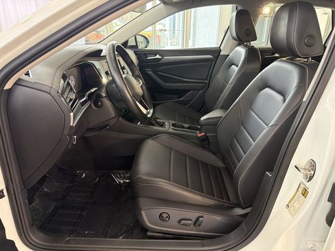 Used 2022 Volkswagen Jetta SE FWD image 5