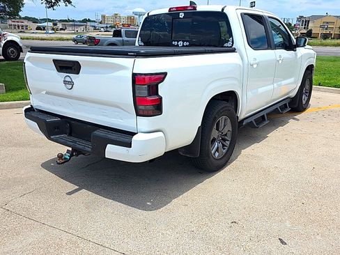 Used 2025 Nissan Frontier SV w/ SV Convenience Package RWD image 5