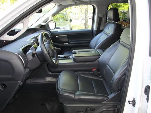 Used 2025 Ford Expedition Max Platinum AWD/4WD image 20