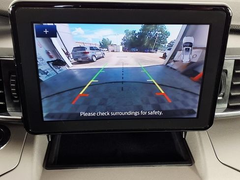 Used 2023 Ford Explorer XLT w/ Equipment Group 202A AWD/4WD image 15