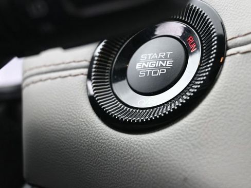 Used 2025 Jeep Compass Limited image 24