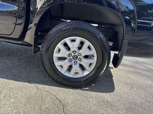 Used 2023 Nissan Frontier SV w/ SV Convenience Package image 32