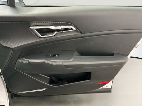 Used 2025 Kia Sportage LX image 32