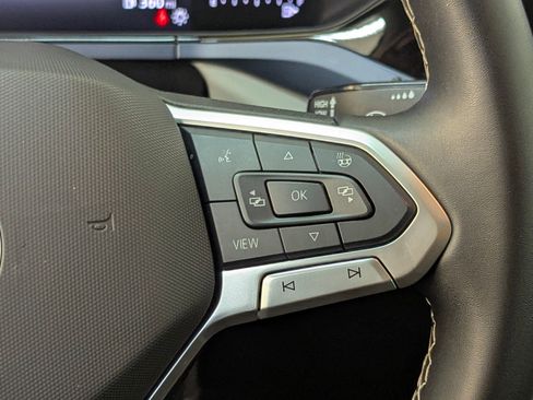 Used 2024 Volkswagen Taos SE image 25