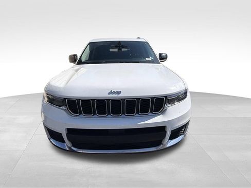 Used 2023 Jeep Grand Cherokee L Laredo RWD image 6