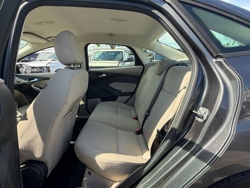 Used 2017 Ford Focus SE FWD image 8